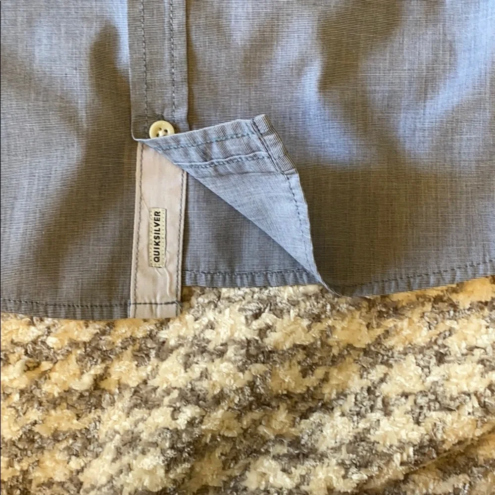 🌟HP🌟Quicksilver button down shirt 🎉